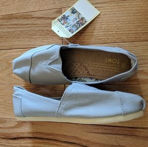 Toms classic canvas slip ons NWT Grey sz 8